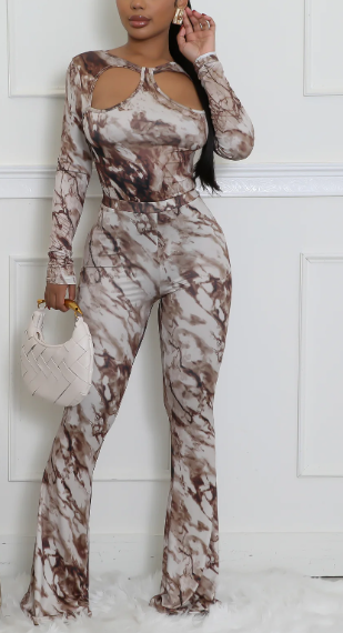 Conjunto de pantalón con aberturas y estampado de mármol