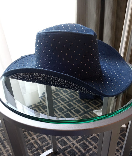 Chapeau de cowboy en denim orné de strass