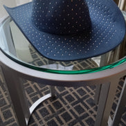 Chapeau de cowboy en denim orné de strass