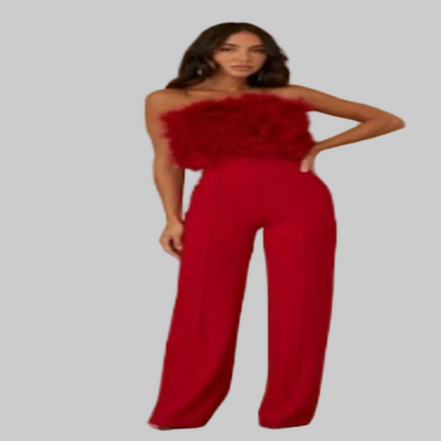 Colección Feather Luxe: mono sin tirantes con plumas