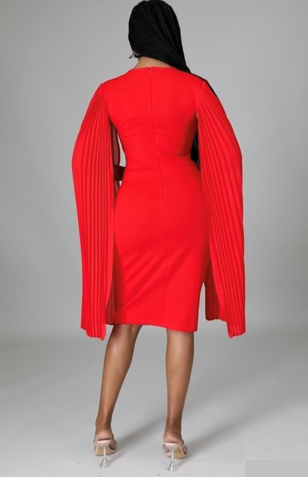 Collection « Red Haute Luxe » - Robe midi à manches cape et ceinture en strass