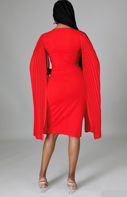 Collection « Red Haute Luxe » - Robe midi à manches cape et ceinture en strass