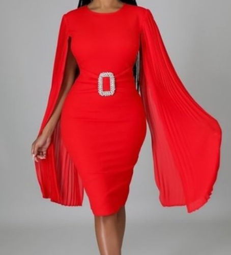 Collection « Red Haute Luxe » - Robe midi à manches cape et ceinture en strass
