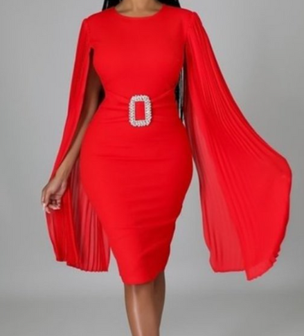 Collection « Red Haute Luxe » - Robe midi à manches cape et ceinture en strass