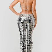 Mono con lentejuelas grandes y escote halter