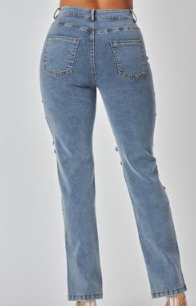 "Esos jeans": jeans plateados con lentejuelas grandes (¡favoritos de la boutique de ropa B'Luxe!)