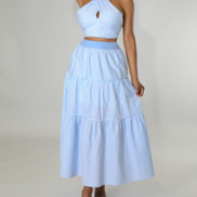 Conjunto de top halter a rayas y falda larga