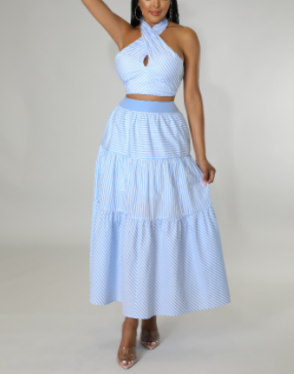 Conjunto de top halter a rayas y falda larga