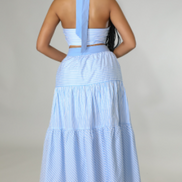 Conjunto de top halter a rayas y falda larga