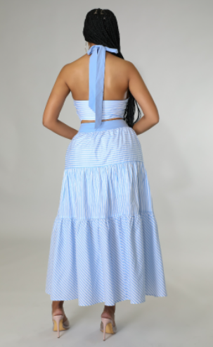 Conjunto de top halter a rayas y falda larga