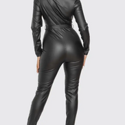 Mono de piel vegana con cremallera (¡Un favorito de la boutique B'Luxe Clothing!) (¡Quedan 2 en stock!)